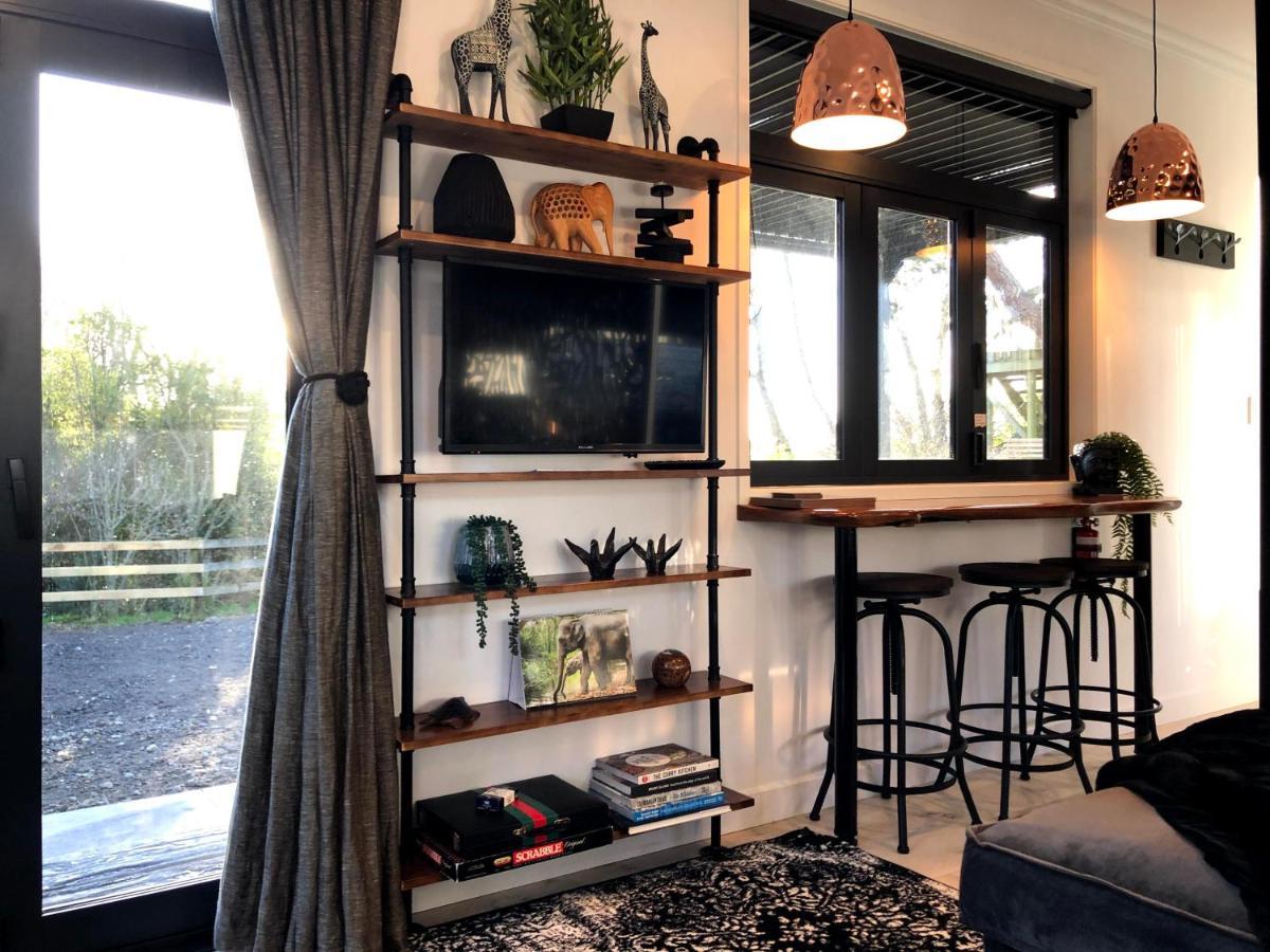 Tiny Home Luxury Farm Escape New Plymouth Egmont Village Bagian luar foto